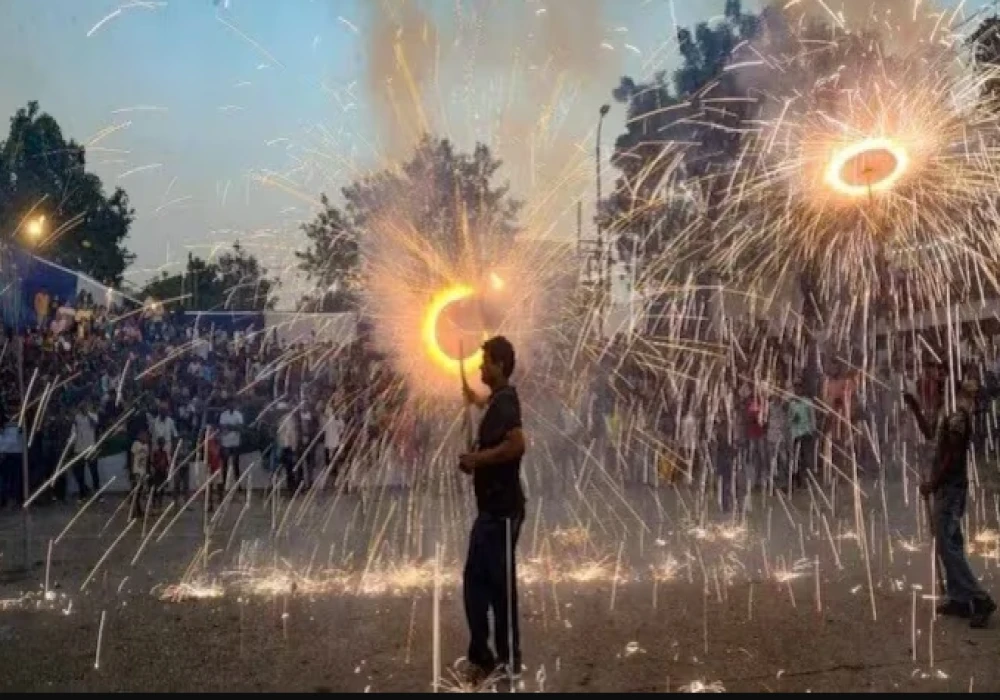 Delhi Enforces Total Ban on Firecracker Sales & Purchases Until January 1 Delhi Enforces Total Ban on Firecracker Sales & Purchases Until January 1